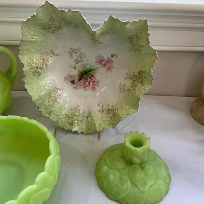 L835 Antique Fenton Art Glass with Bowl