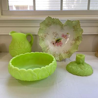 L835 Antique Fenton Art Glass with Bowl