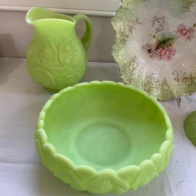 L835 Antique Fenton Art Glass with Bowl
