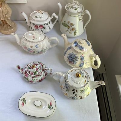 L837 Lot of Various Teapots