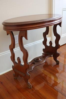 Victorian Walnut Oval Top Table
