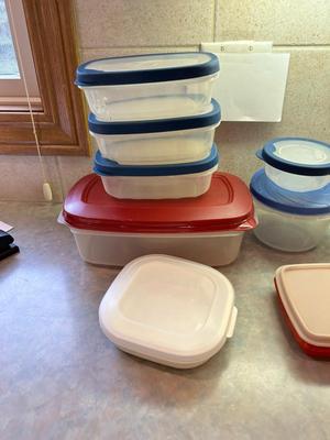 TUPPERWARE AND RUBBERMAID FOOD STORAGE