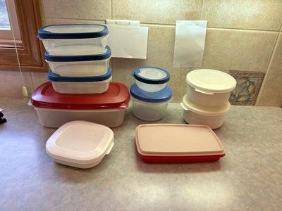 TUPPERWARE AND RUBBERMAID FOOD STORAGE