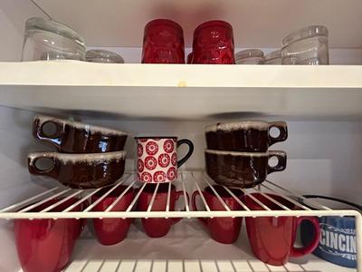 AN ASSORTMENT OF DRINKING VESSELS AND STONEWARE BOWLS