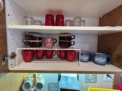 AN ASSORTMENT OF DRINKING VESSELS AND STONEWARE BOWLS