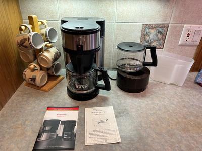 BUNN COFFEE MAKER WITH EXTRA POT AND BASKET, ROCKY MTN NAT’L PARK MUGS ON STAND AND MORE