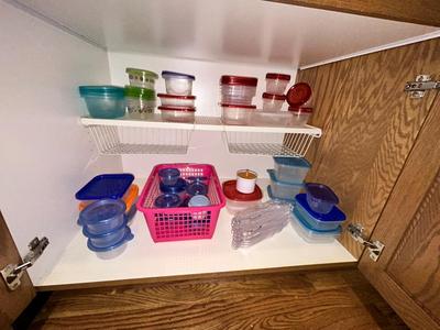 AN ARRAY OF TAKE ALONG FOOD CONTAINERS