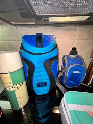 VINTAGE THERMOSES & TRAVEL DRINK AND FOOD CONTAINERS