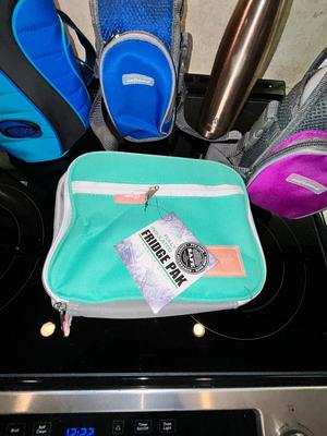 VINTAGE THERMOSES & TRAVEL DRINK AND FOOD CONTAINERS