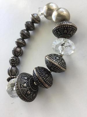 Beautiful silver tone stretchy beaded bracelet