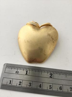 Casual corner marked apple brooch vintage