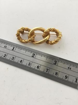 Gold tone vintage brooch