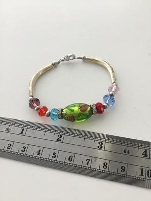 Unmarked unique fashion beaded bracelet