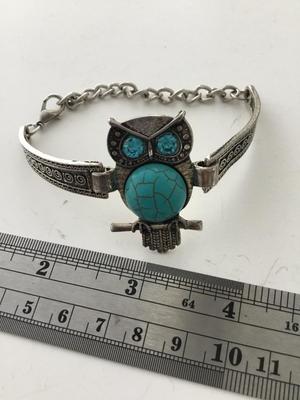 Unmarked owl howlite bracelet