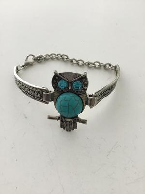 Unmarked owl howlite bracelet