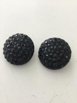 Vintage black round clip on earrings