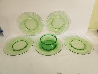 Lot #146 Lor of 5 Vintage Uranium Glass Dessert Plates - Compote (no lid)