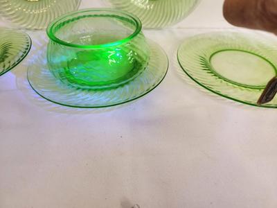 Lot #146 Lor of 5 Vintage Uranium Glass Dessert Plates - Compote (no lid)