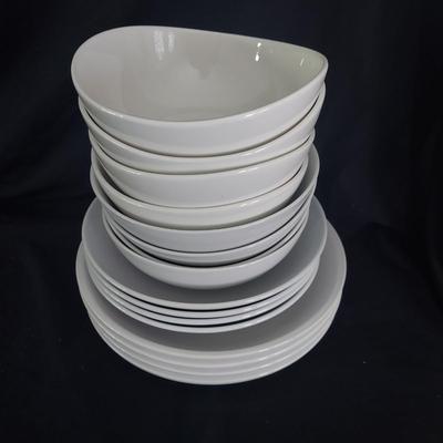 Sweese, Pier 1, Indoor Outfitters, and World Market White Dishes (K-DZ)