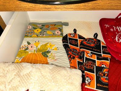 DRAWER OF KITCHEN ITEMS