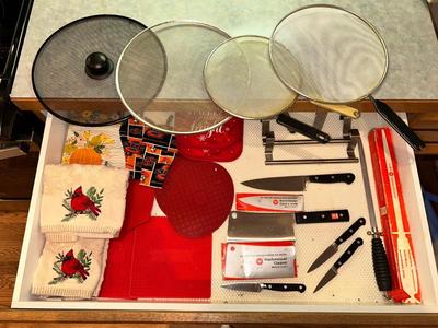 DRAWER OF KITCHEN ITEMS