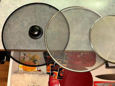 DRAWER OF KITCHEN ITEMS