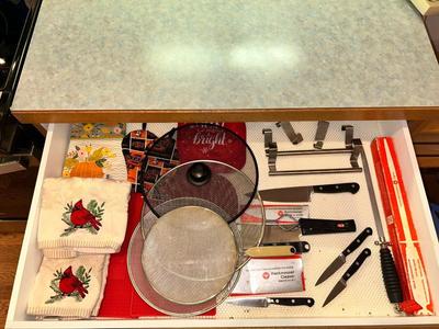 DRAWER OF KITCHEN ITEMS