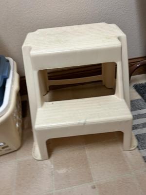 LAUNDRY BASKETS, STEP STOOL, OVER THE DOOR TOWEL RACK AND SMALL TRASH CANS