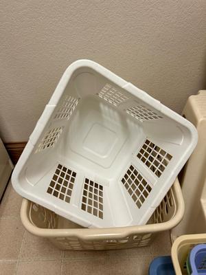 LAUNDRY BASKETS, STEP STOOL, OVER THE DOOR TOWEL RACK AND SMALL TRASH CANS