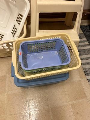 LAUNDRY BASKETS, STEP STOOL, OVER THE DOOR TOWEL RACK AND SMALL TRASH CANS