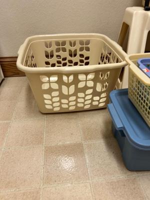 LAUNDRY BASKETS, STEP STOOL, OVER THE DOOR TOWEL RACK AND SMALL TRASH CANS