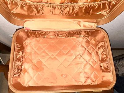 VINTAGE TAN COLORED STARLINER SUITCASE AND DOCTORS BAG