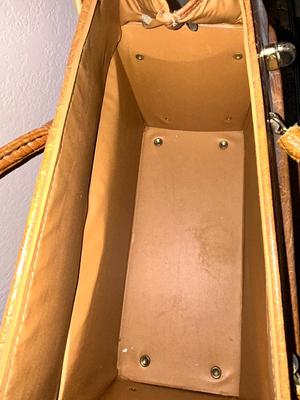 VINTAGE TAN COLORED STARLINER SUITCASE AND DOCTORS BAG