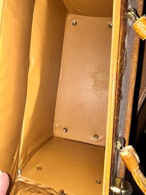 VINTAGE TAN COLORED STARLINER SUITCASE AND DOCTORS BAG