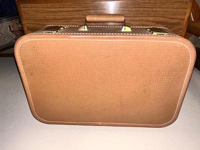 VINTAGE TAN COLORED STARLINER SUITCASE AND DOCTORS BAG