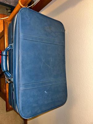 SUITCASE AND TRAVEL BAGS