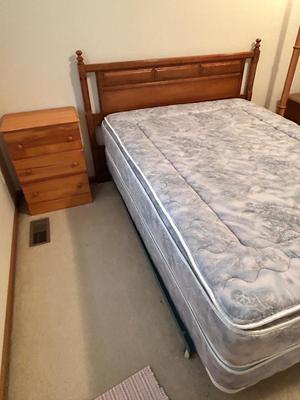 BASSETT FULL SIZE BED AND MATCHING NIGHT TABLE