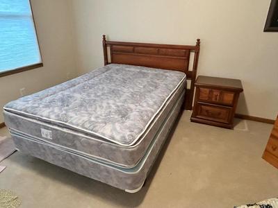 BASSETT FULL SIZE BED AND MATCHING NIGHT TABLE