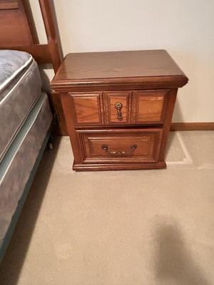 BASSETT FULL SIZE BED AND MATCHING NIGHT TABLE