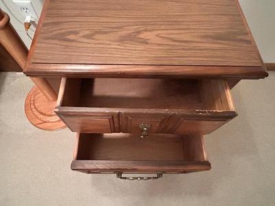 BASSETT FULL SIZE BED AND MATCHING NIGHT TABLE