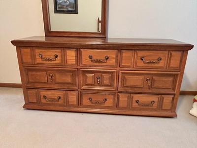 BASSETT FURNITURE DRESSER WITH MIRROR