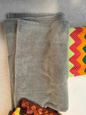2 SUPER. SOFT BLANKETS AND AFGHANS