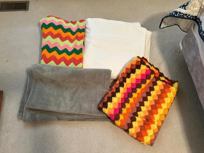 2 SUPER. SOFT BLANKETS AND AFGHANS