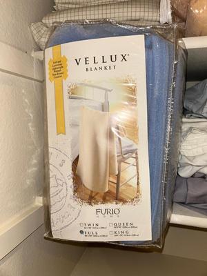 FULL SIZE VELUX BLANKET, FULL SIZE SHEETS