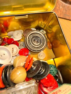 VINTAGE BUTTON, THIMBLES AND SCISSORS