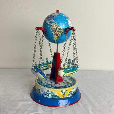 D911 Antique German Windup Tin Toy