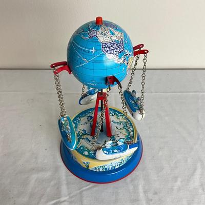 D911 Antique German Windup Tin Toy