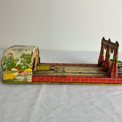 D914 Antique Unique Art Manufacture Co. Lincoln Tunnel Tin Toy