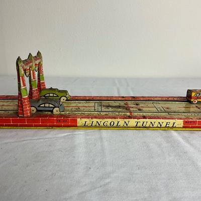 D914 Antique Unique Art Manufacture Co. Lincoln Tunnel Tin Toy