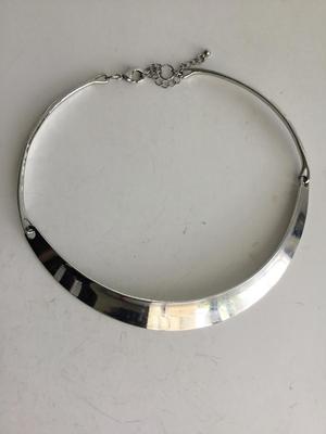 Beautiful unmarked bib necklace